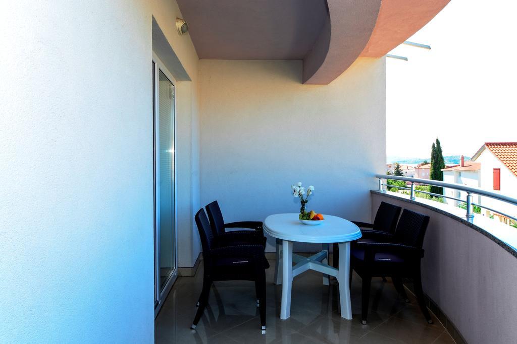 Apartments Resman Vodice Exteriör bild
