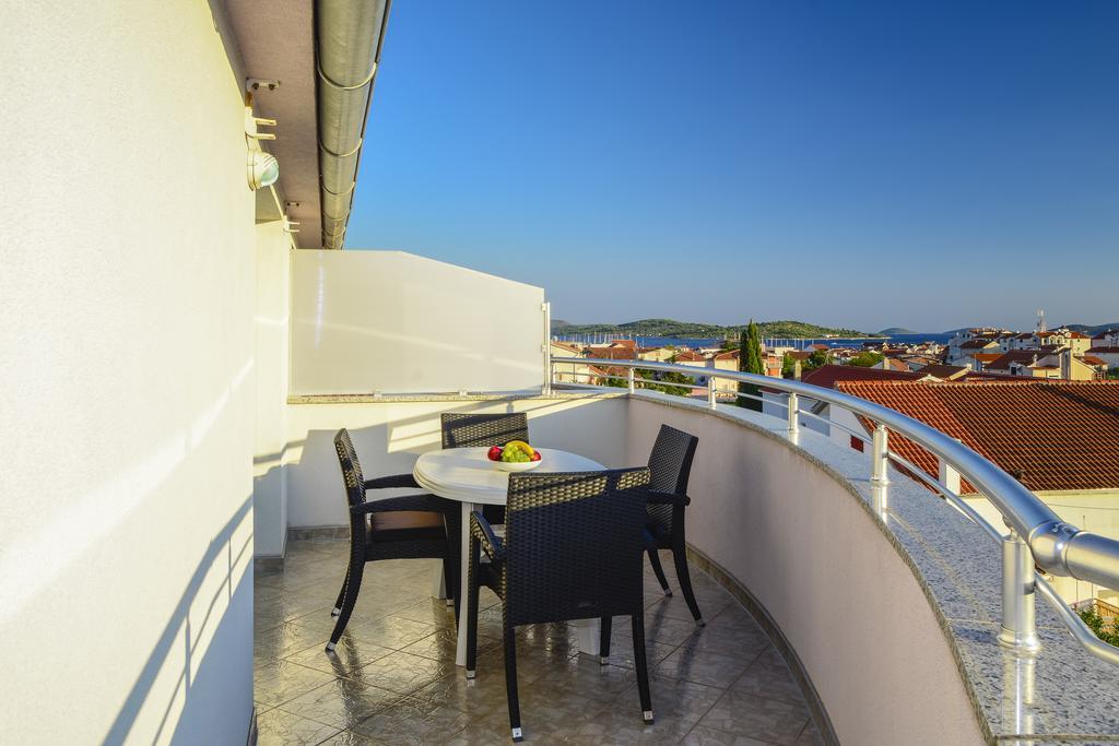Apartments Resman Vodice Exteriör bild