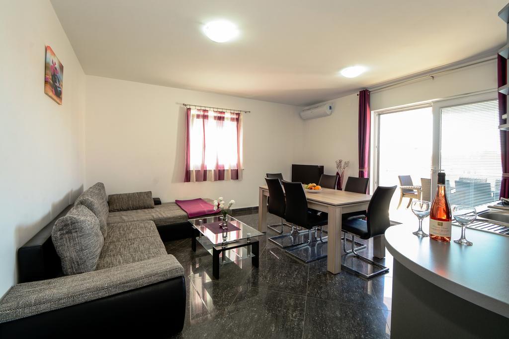Apartments Resman Vodice Exteriör bild